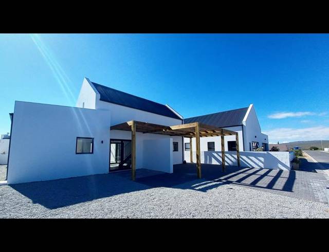 2 BEDROOM HOUSE FOR SALE IN BRITANNIA BAY